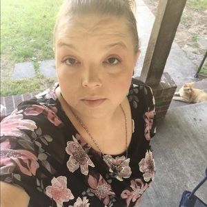 Meet your Posher, Leanna